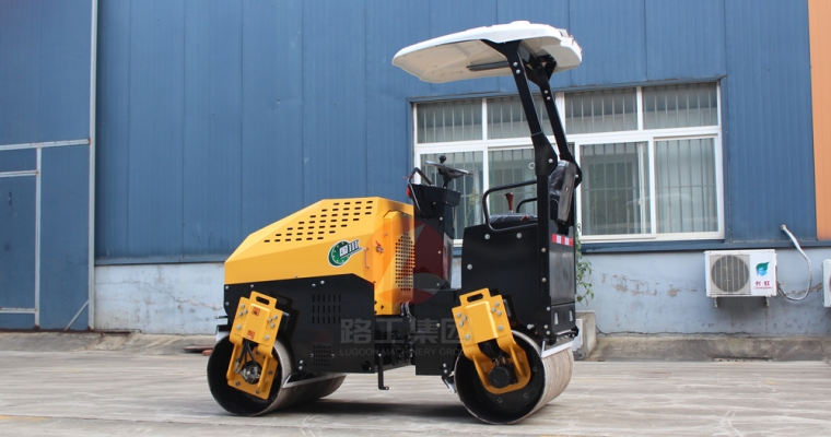 小型壓路機(jī)路面施工打滑怎么辦？